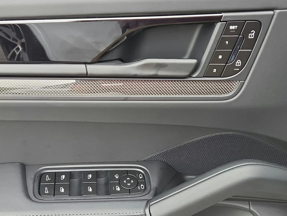 2026 Porsche 9Y0/9Y3 Cayenne GTS - Image 7 of 31