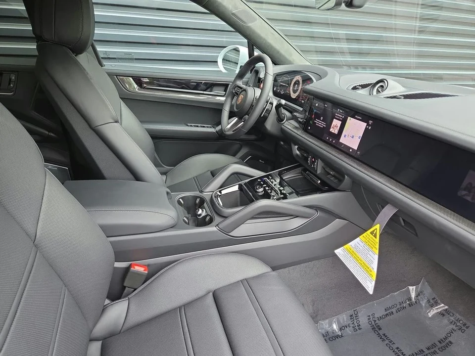 2026 Porsche 9Y0/9Y3 Cayenne GTS - Image 18 of 31
