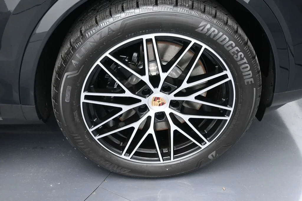 2026 Porsche 9Y0/9Y3 Cayenne Coupe - Image 15 of 24