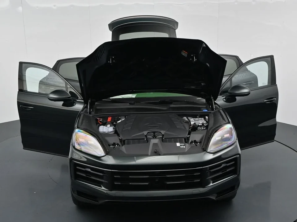 2026 Porsche 9Y0/9Y3 Cayenne Coupe - Image 17 of 24