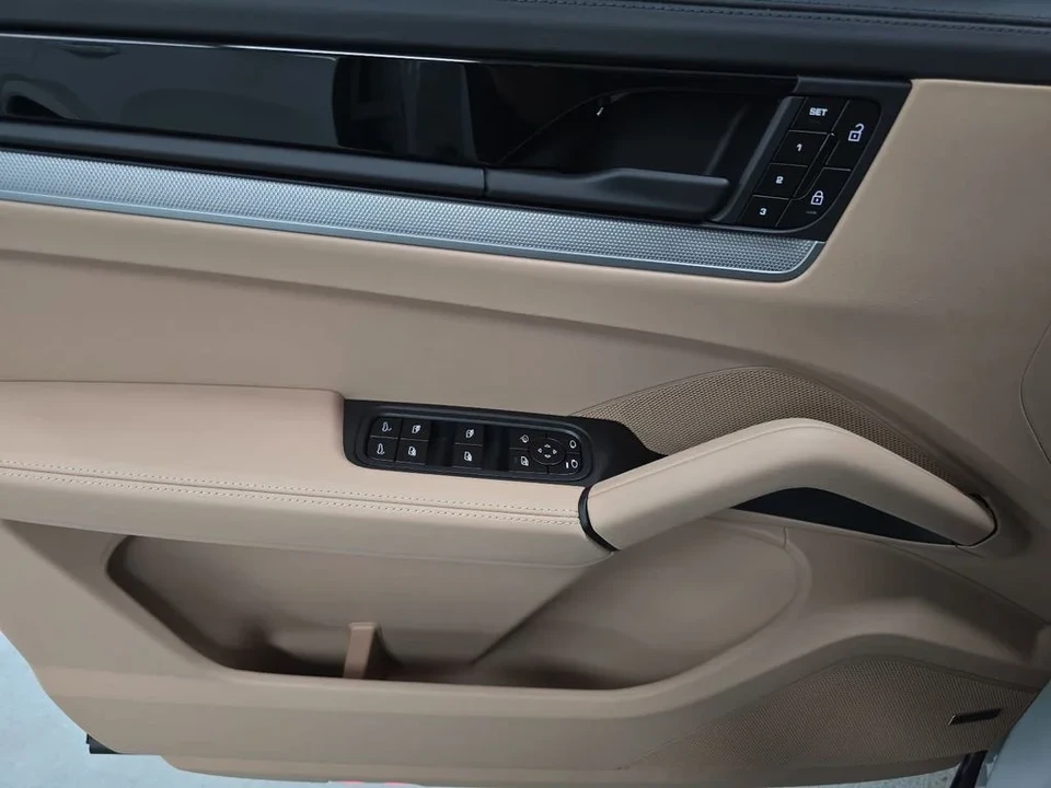 2026 Porsche 9Y0/9Y3 Cayenne Coupe - Image 23 of 31