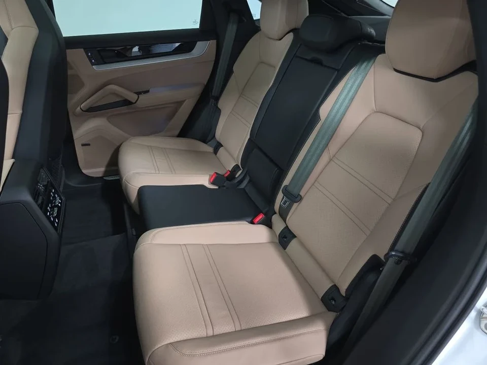 2026 Porsche 9Y0/9Y3 Cayenne Coupe - Image 27 of 31