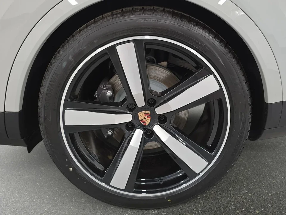 2026 Porsche 9Y0/9Y3 Cayenne Coupe - Image 29 of 31