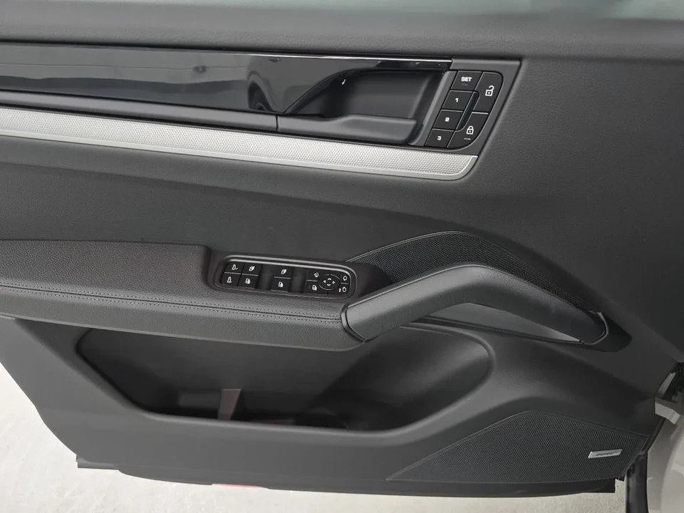 2026 Porsche 9Y0/9Y3 Cayenne Coupe - Image 23 of 31