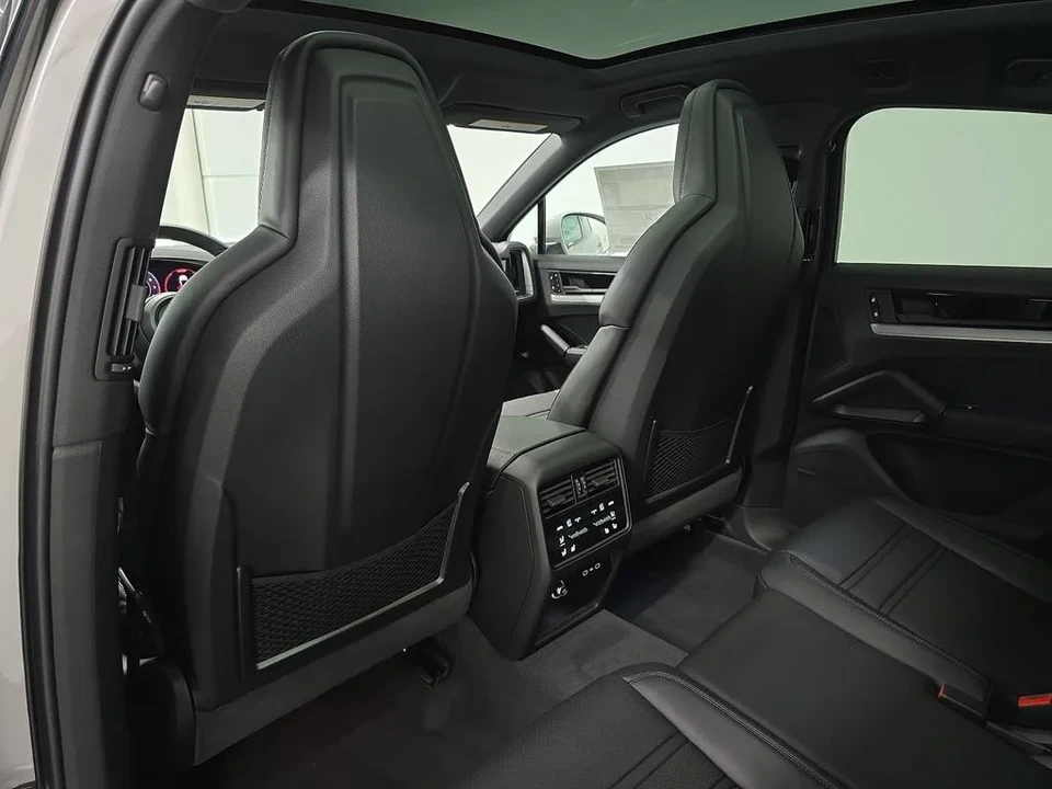 2026 Porsche 9Y0/9Y3 Cayenne Coupe - Image 28 of 31