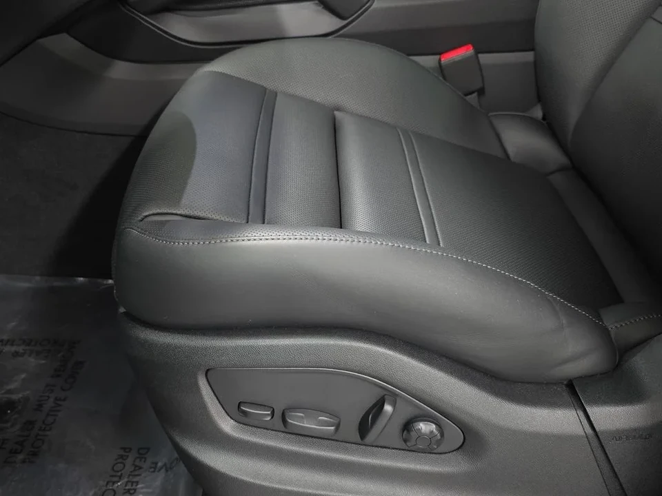 2026 Porsche 9Y0/9Y3 Cayenne Coupe - Image 25 of 31