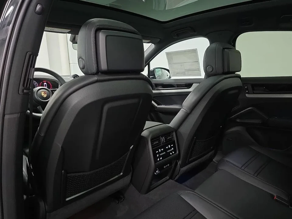 2026 Porsche 9Y0/9Y3 Cayenne Coupe - Image 28 of 31