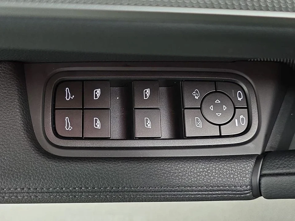 2026 Porsche 9Y0/9Y3 Cayenne Coupe - Image 24 of 31