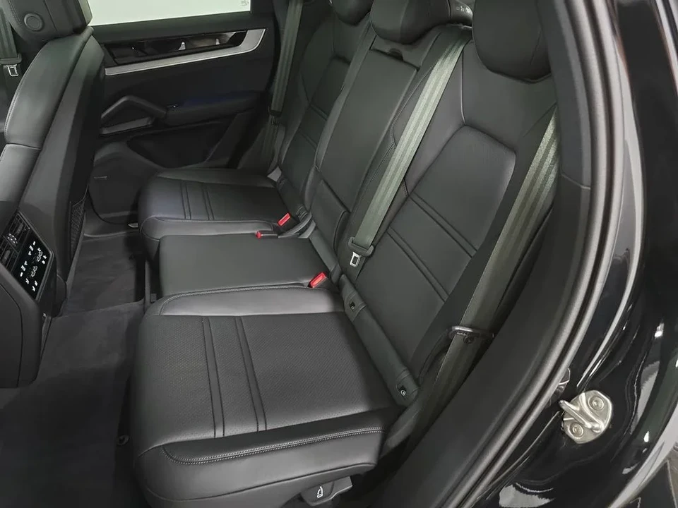 2026 Porsche 9Y0/9Y3 Cayenne Coupe - Image 27 of 31