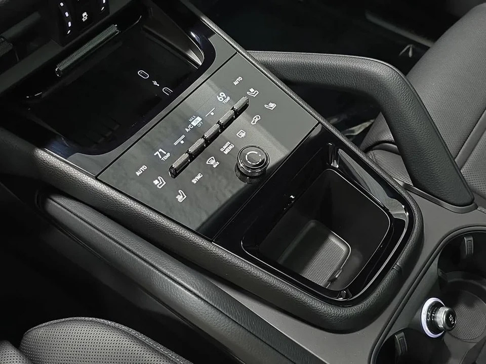 2026 Porsche 9Y0/9Y3 Cayenne Coupe - Image 20 of 31