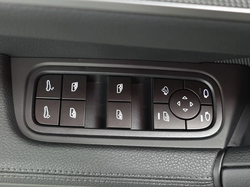 2026 Porsche 9Y0/9Y3 Cayenne Coupe - Image 24 of 31