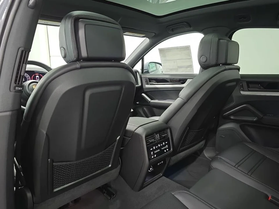 2026 Porsche 9Y0/9Y3 Cayenne Coupe - Image 28 of 31