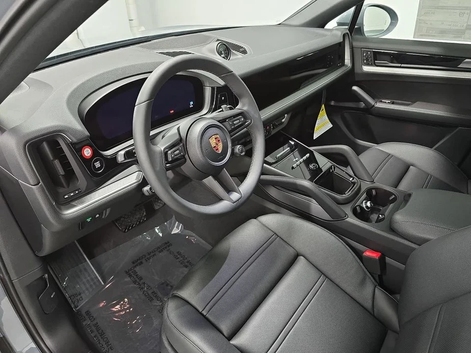2026 Porsche 9Y0/9Y3 Cayenne Coupe - Image 4 of 31