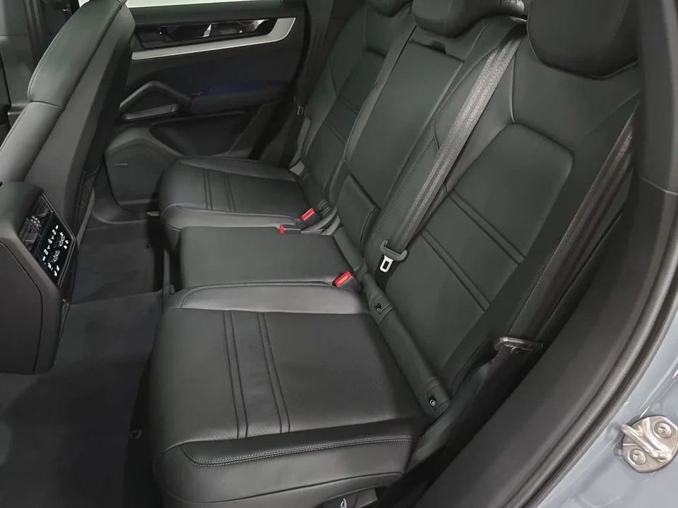 2026 Porsche 9Y0/9Y3 Cayenne Coupe - Image 27 of 31