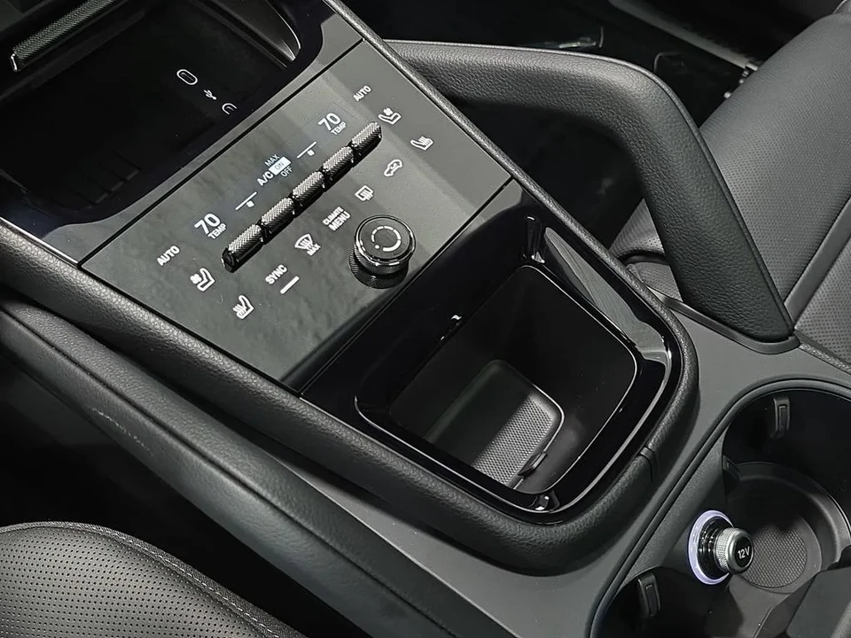 2026 Porsche 9Y0/9Y3 Cayenne Coupe - Image 20 of 31