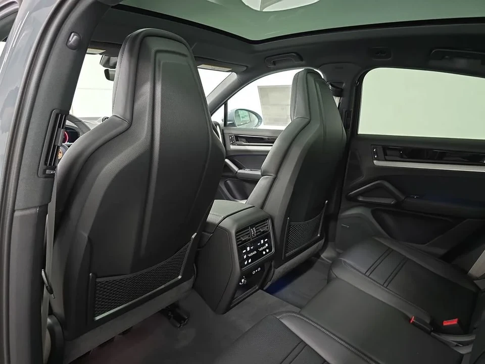 2026 Porsche 9Y0/9Y3 Cayenne Coupe - Image 28 of 31
