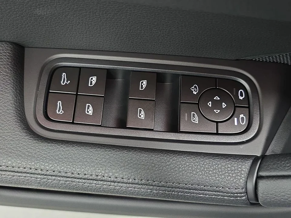 2026 Porsche 9Y0/9Y3 Cayenne Coupe - Image 24 of 31