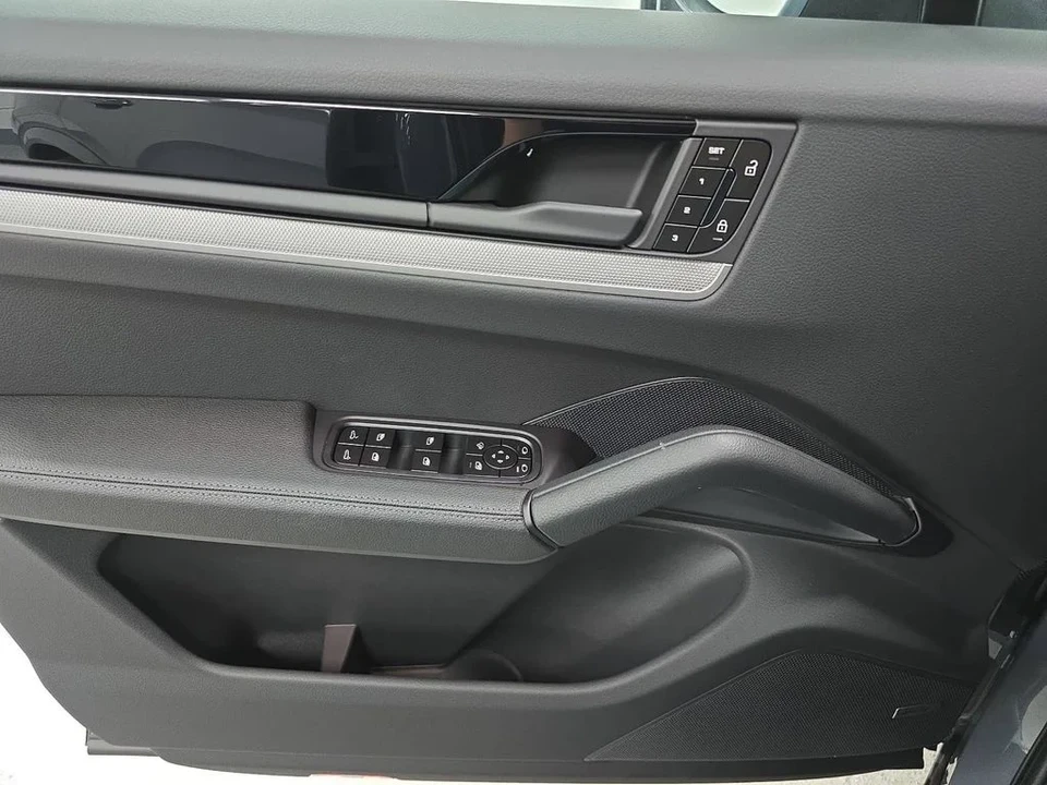 2026 Porsche 9Y0/9Y3 Cayenne Coupe - Image 23 of 31