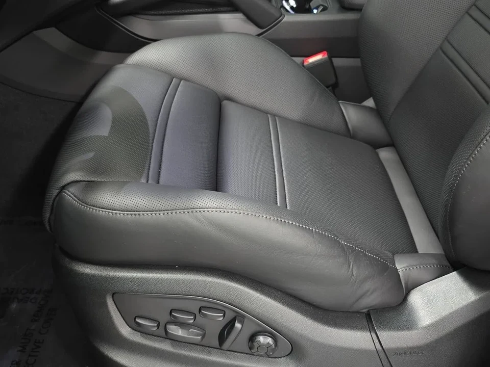 2026 Porsche 9Y0/9Y3 Cayenne Coupe - Image 25 of 31
