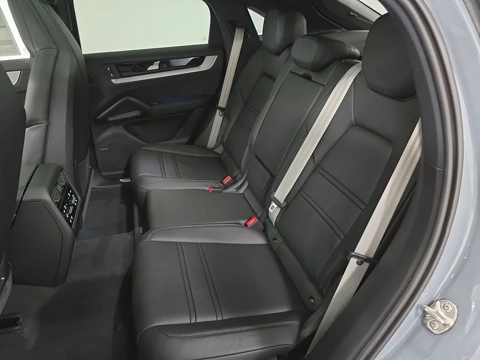 2026 Porsche 9Y0/9Y3 Cayenne Coupe - Image 27 of 31