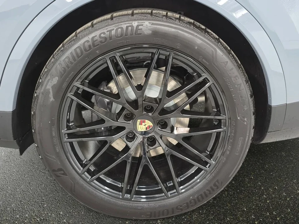 2026 Porsche 9Y0/9Y3 Cayenne Coupe - Image 29 of 31