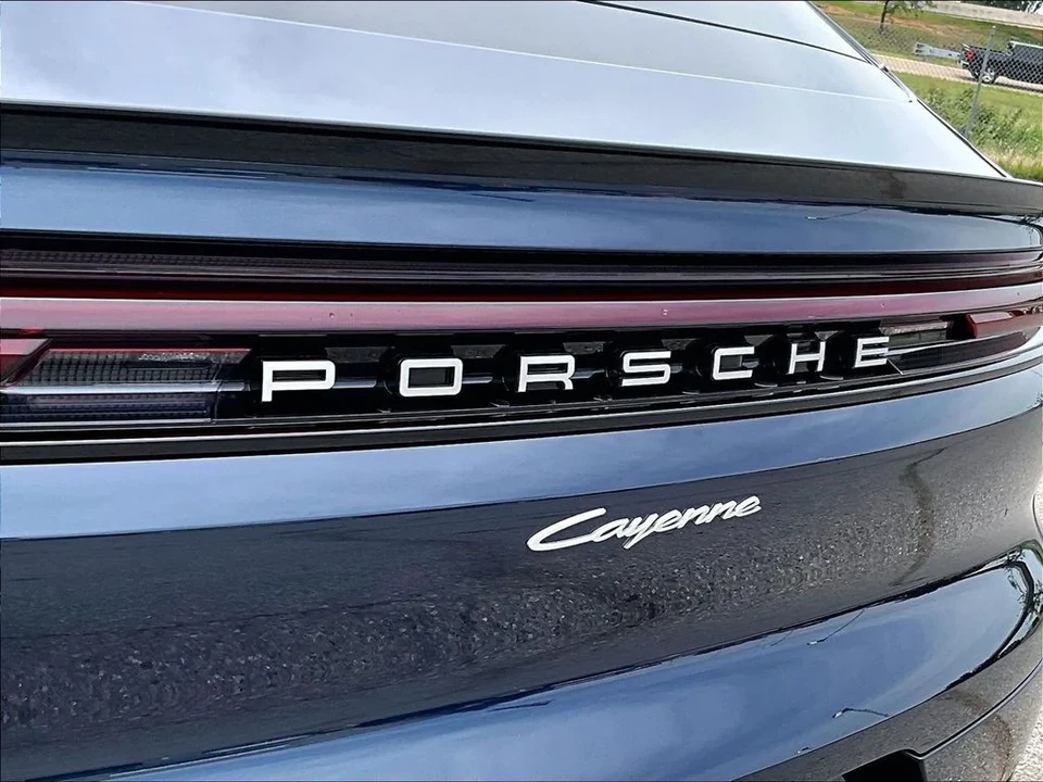 2026 Porsche 9Y0/9Y3 Cayenne Coupe - Image 24 of 26
