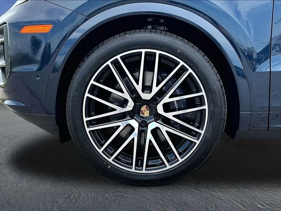 2026 Porsche 9Y0/9Y3 Cayenne Coupe - Image 11 of 26