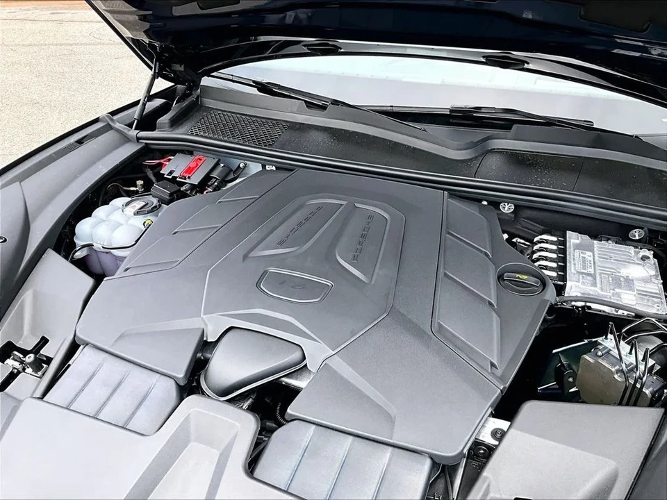 2026 Porsche 9Y0/9Y3 Cayenne Coupe - Image 22 of 26