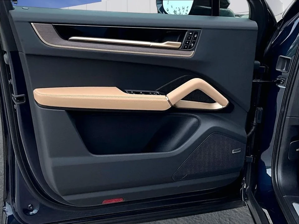 2026 Porsche 9Y0/9Y3 Cayenne Coupe - Image 19 of 26