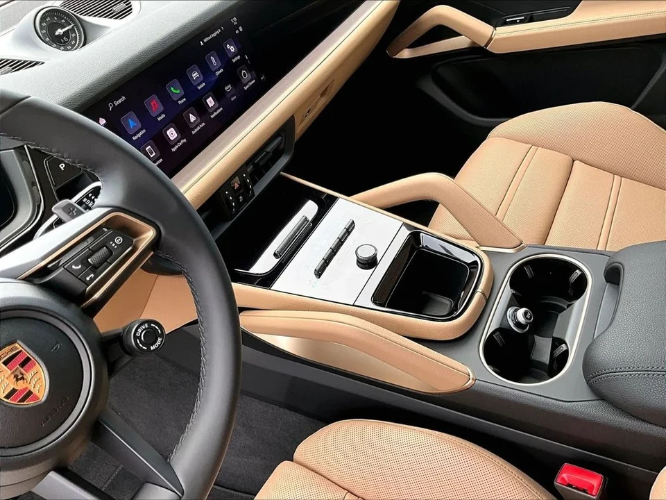 2026 Porsche 9Y0/9Y3 Cayenne Coupe - Image 17 of 26