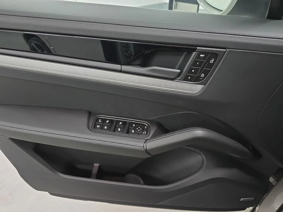 2026 Porsche 9Y0/9Y3 Cayenne - Image 23 of 31