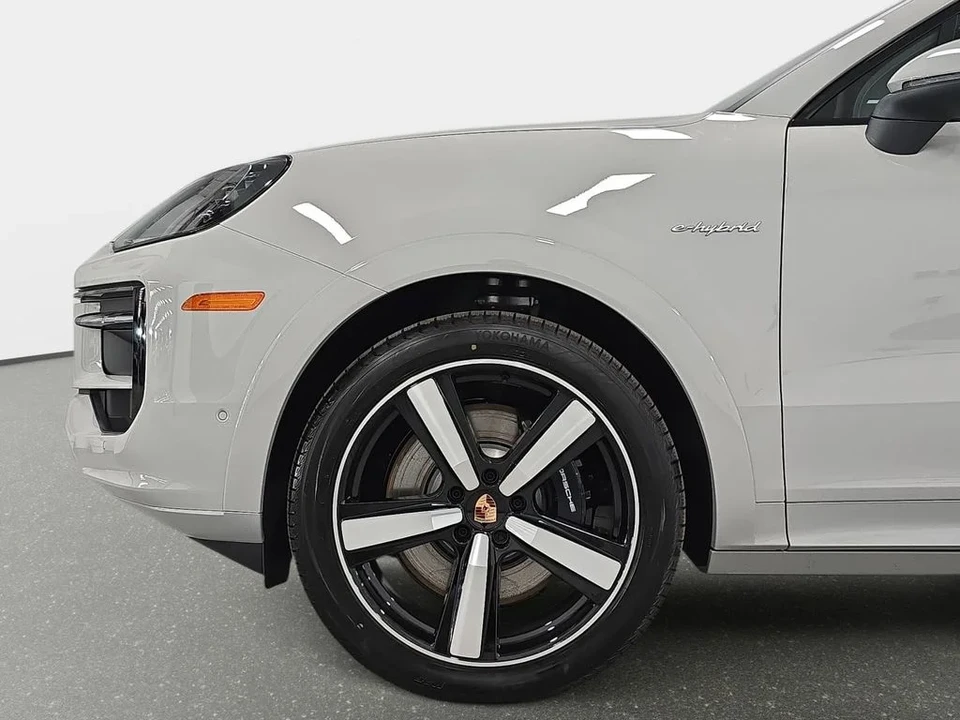 2026 Porsche 9Y0/9Y3 Cayenne - Image 10 of 31
