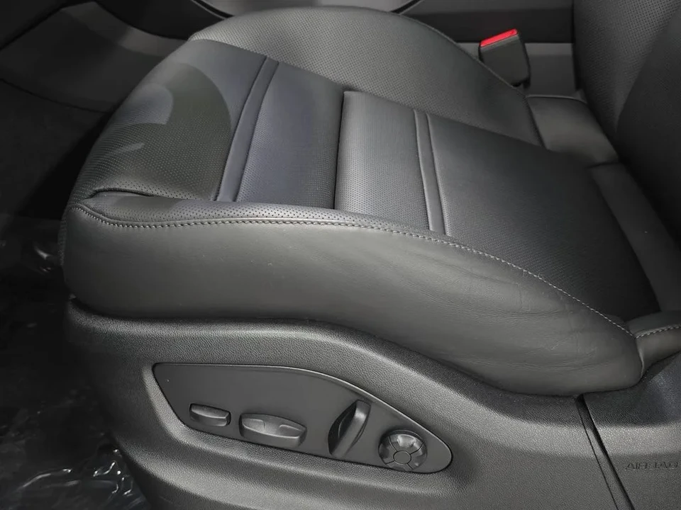 2026 Porsche 9Y0/9Y3 Cayenne - Image 25 of 31