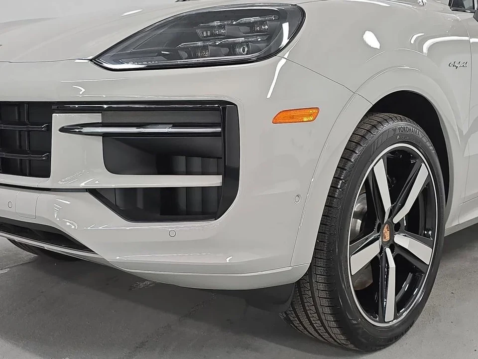 2026 Porsche 9Y0/9Y3 Cayenne - Image 11 of 31