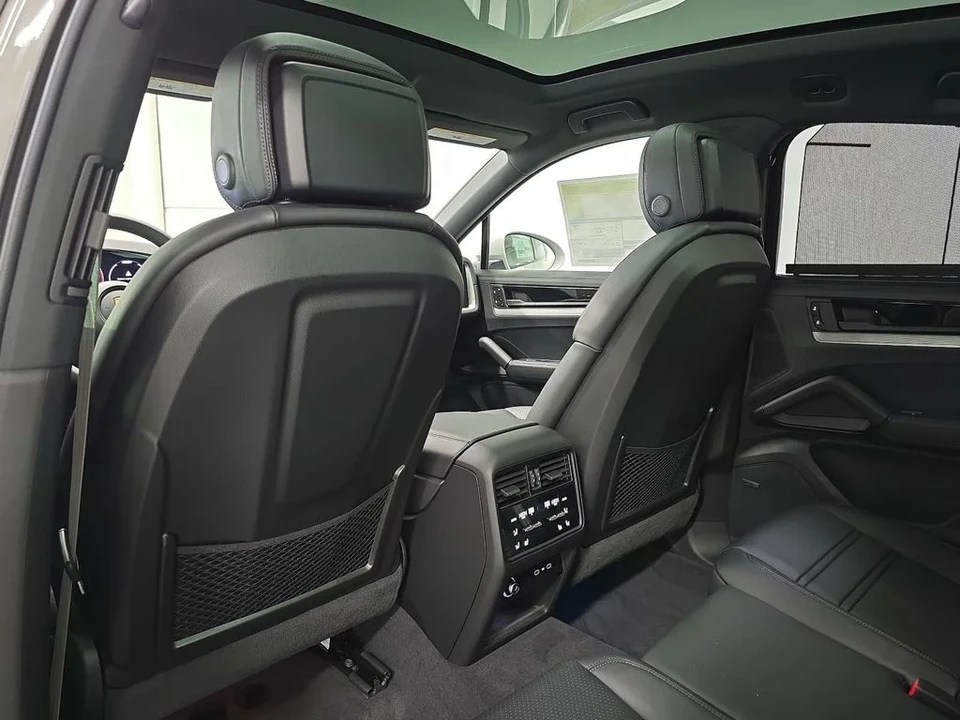 2026 Porsche 9Y0/9Y3 Cayenne - Image 28 of 31