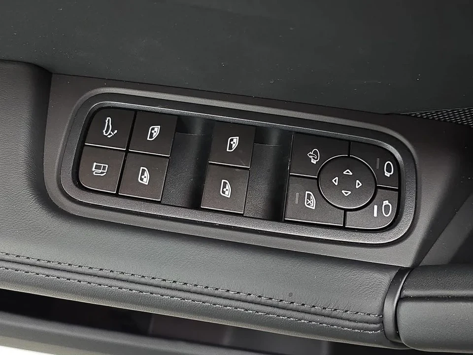 2026 Porsche 9Y0/9Y3 Cayenne - Image 24 of 31