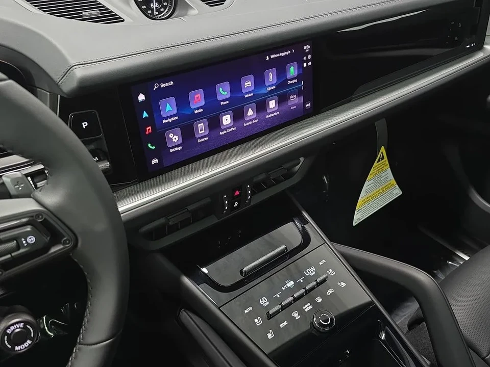 2026 Porsche 9Y0/9Y3 Cayenne - Image 15 of 31