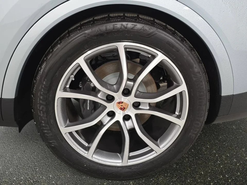 2026 Porsche 9Y0/9Y3 Cayenne - Image 29 of 31