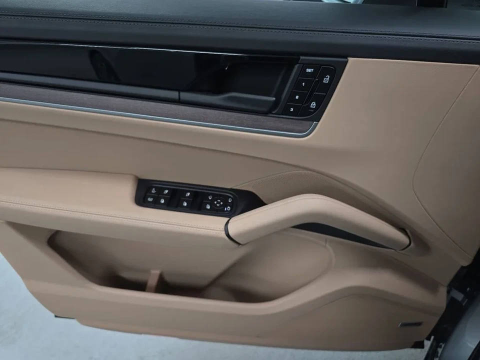 2026 Porsche 9Y0/9Y3 Cayenne - Image 23 of 31