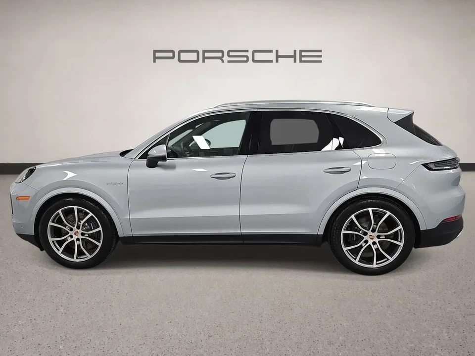 2026 Porsche 9Y0/9Y3 Cayenne - Image 2 of 31