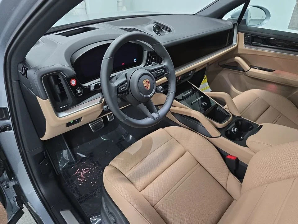 2026 Porsche 9Y0/9Y3 Cayenne - Image 4 of 31