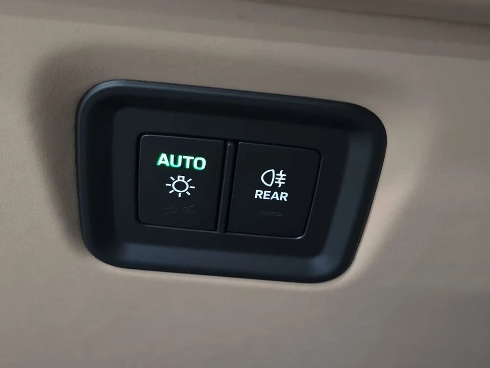2026 Porsche 9Y0/9Y3 Cayenne - Image 22 of 31