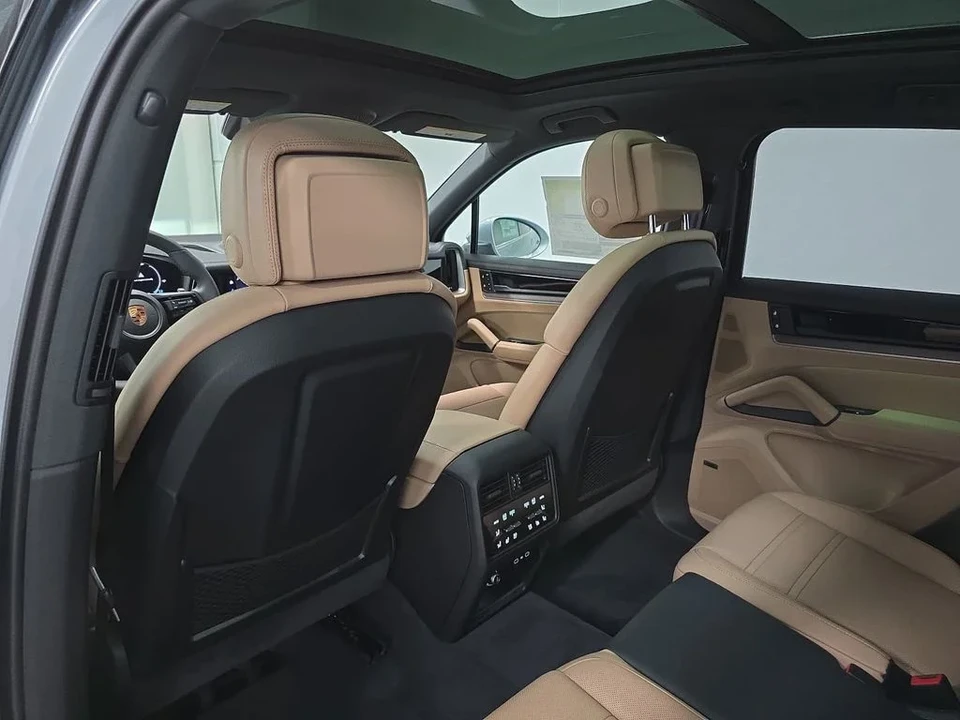 2026 Porsche 9Y0/9Y3 Cayenne - Image 28 of 31