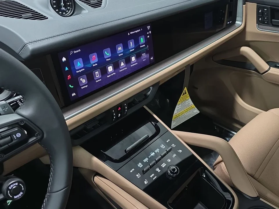 2026 Porsche 9Y0/9Y3 Cayenne - Image 15 of 31