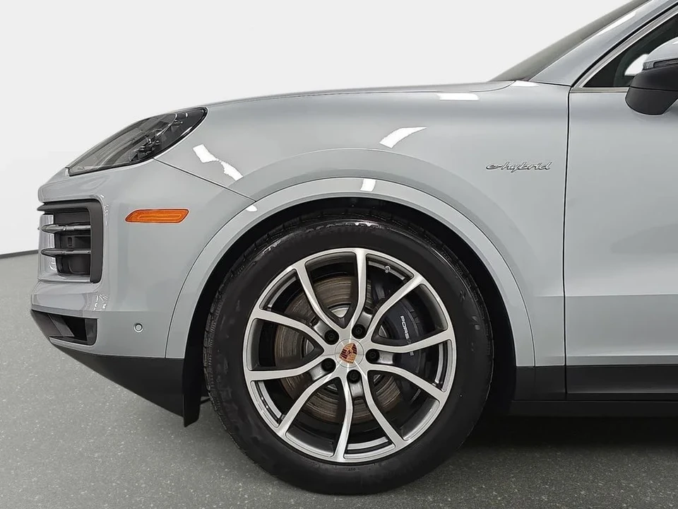 2026 Porsche 9Y0/9Y3 Cayenne - Image 10 of 31