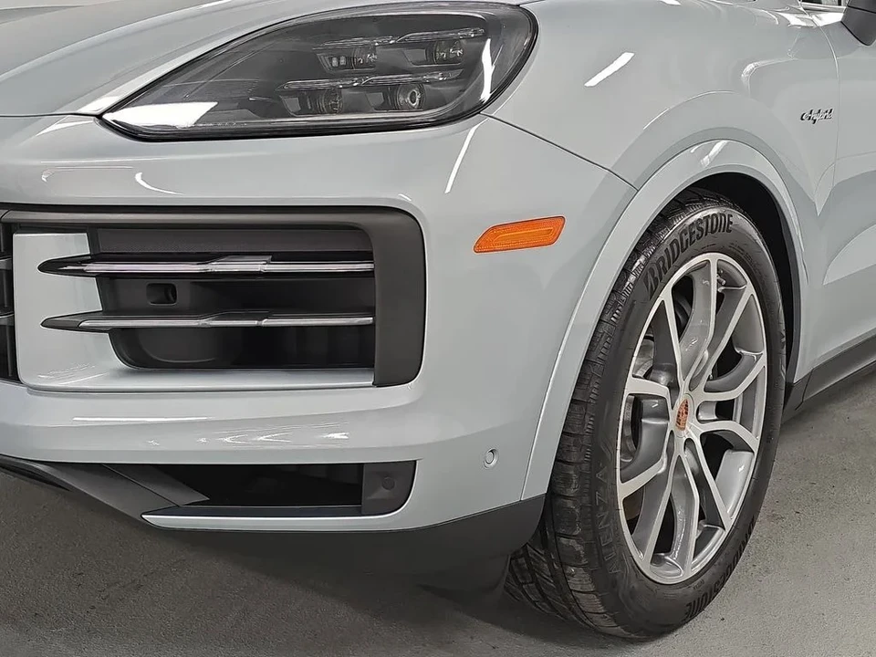 2026 Porsche 9Y0/9Y3 Cayenne - Image 11 of 31