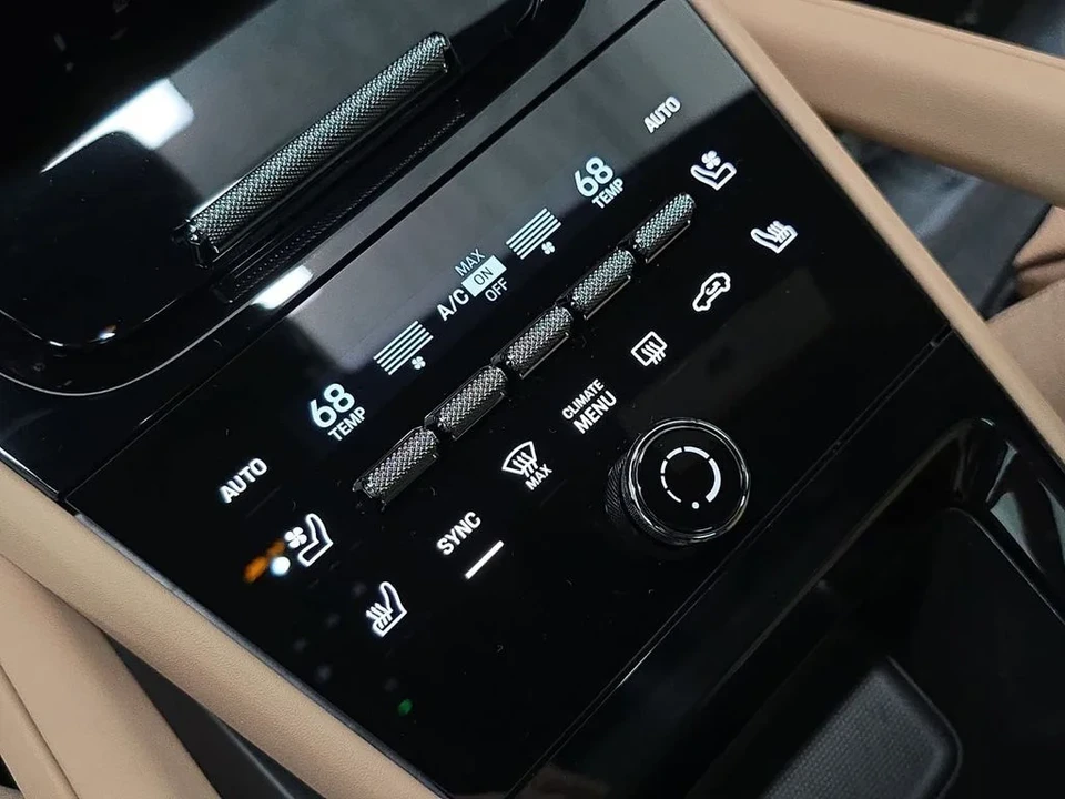 2026 Porsche 9Y0/9Y3 Cayenne - Image 19 of 31