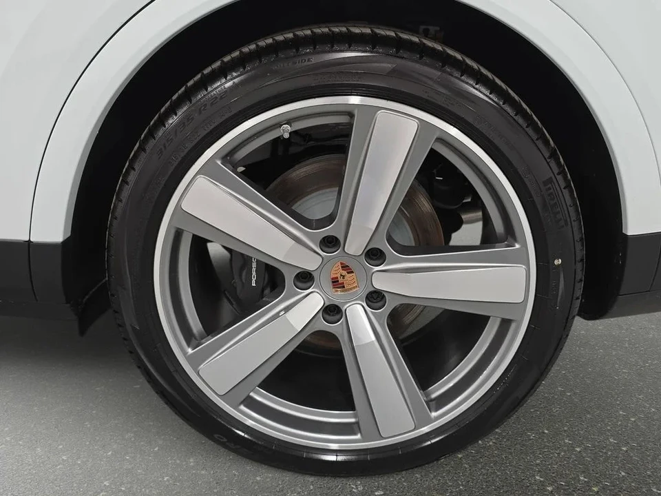 2026 Porsche 9Y0/9Y3 Cayenne - Image 29 of 31