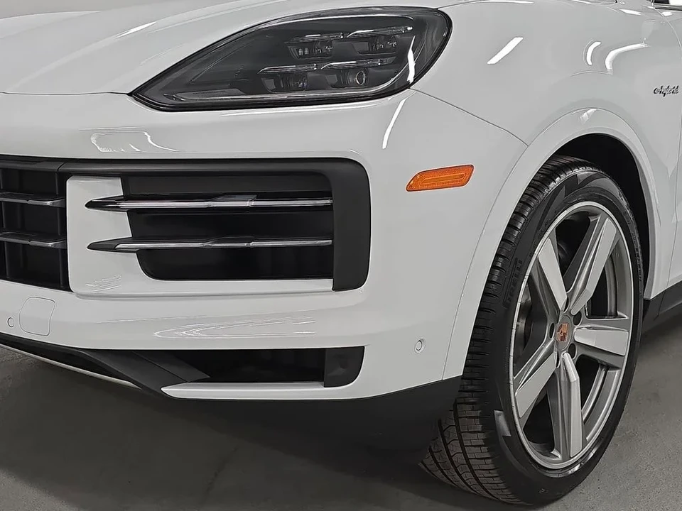 2026 Porsche 9Y0/9Y3 Cayenne - Image 11 of 31