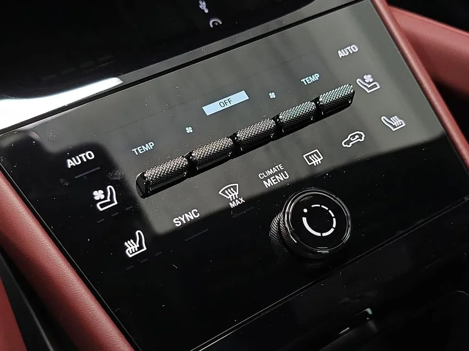 2026 Porsche 9Y0/9Y3 Cayenne - Image 19 of 31